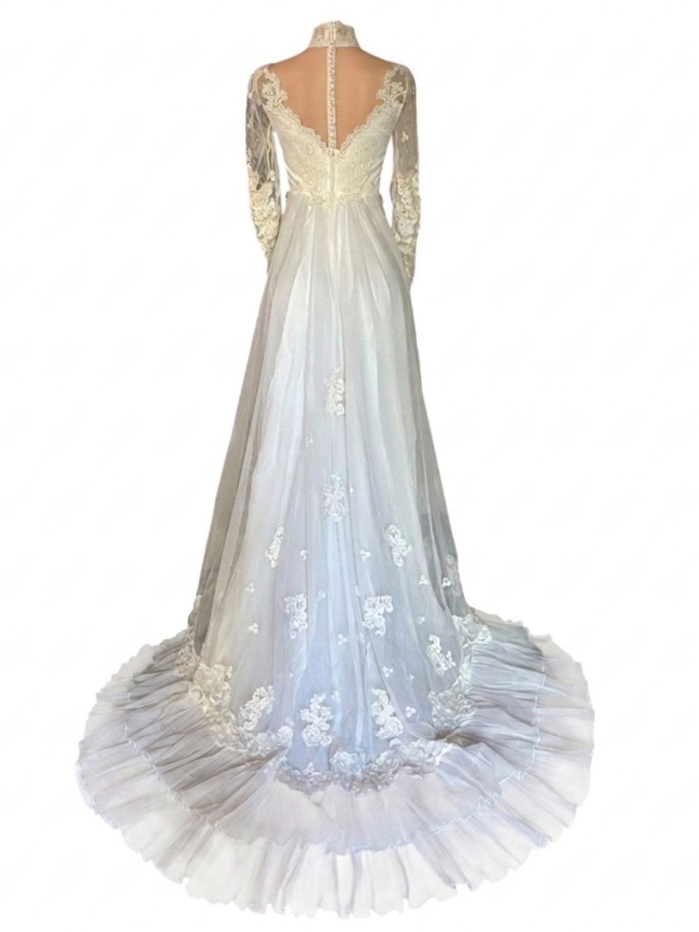 Vintage Eve Milady Ivory Lace Long-Sleeve Size 7 Bridal Gown with Tulle Train
